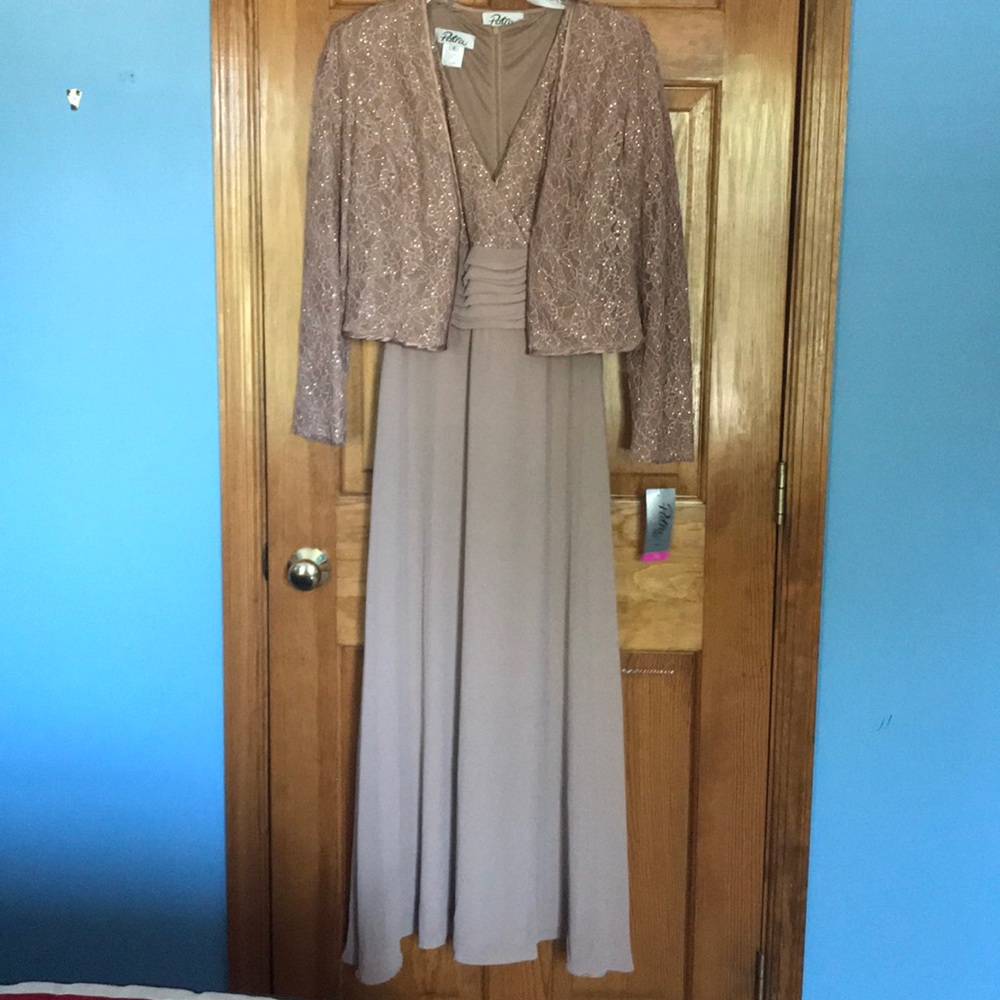 NWT 2-Piece Women’s Gown with Lace & Sequins